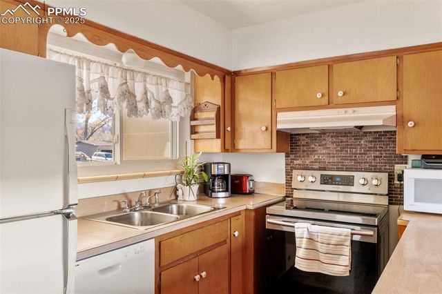 102 Landoe Lane, Colorado Springs, CO 80911