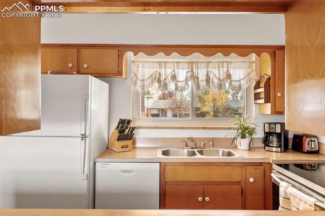 102 Landoe Lane, Colorado Springs, CO 80911