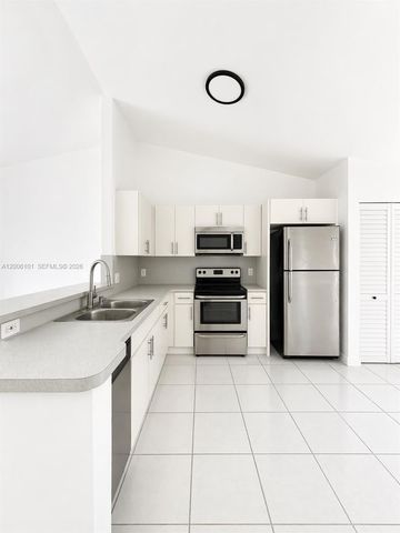 3204 San Remo Cir 3204, Homestead, FL 33035