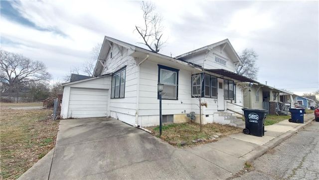 15 4th Street Circle, Pittsburg, KS 66762