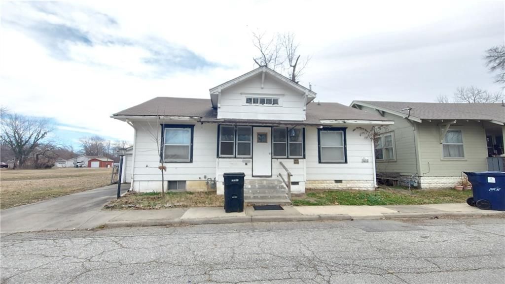 15 4th Street Circle, Pittsburg, KS 66762
