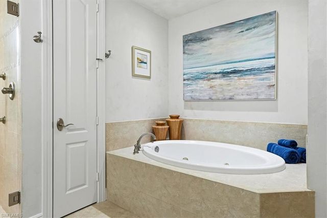 587 Avellino Isles CIR 23101, Naples, FL 34119