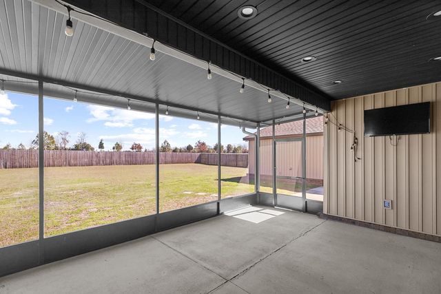 125 Tanglewood Drive, Headland, AL 36345