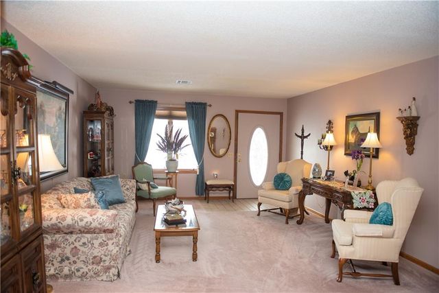 19001 Sunrise Drive, Belton, MO 64012