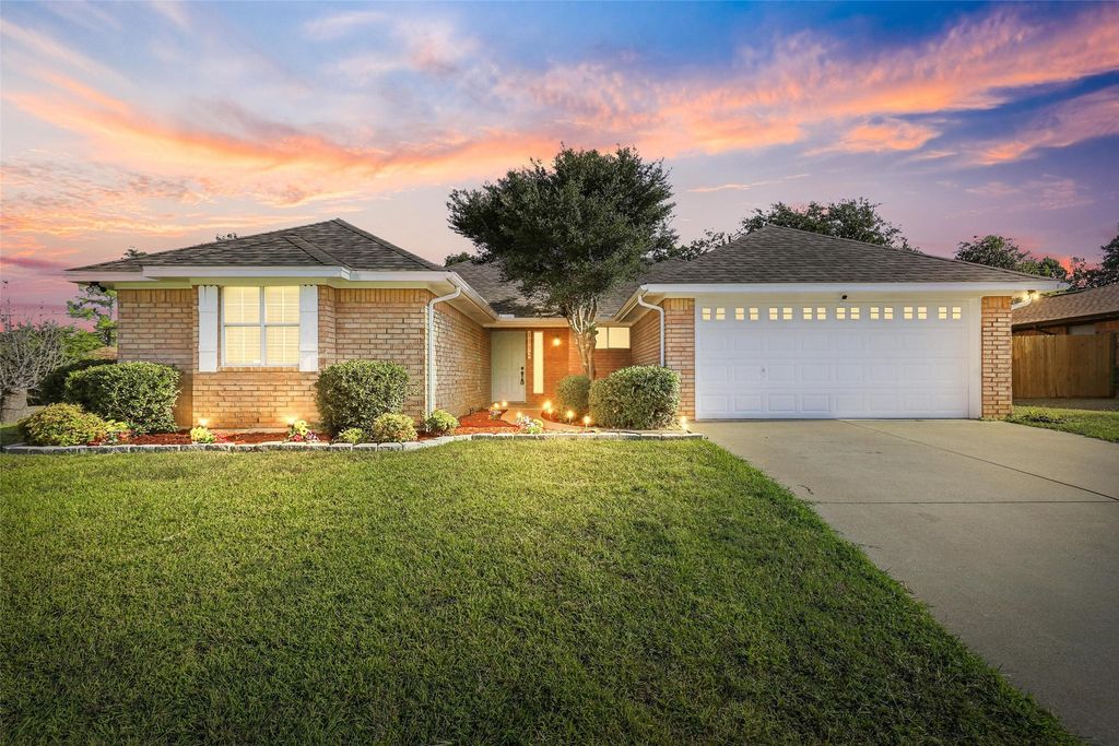 1112 Kay Drive, Weatherford, TX 76086