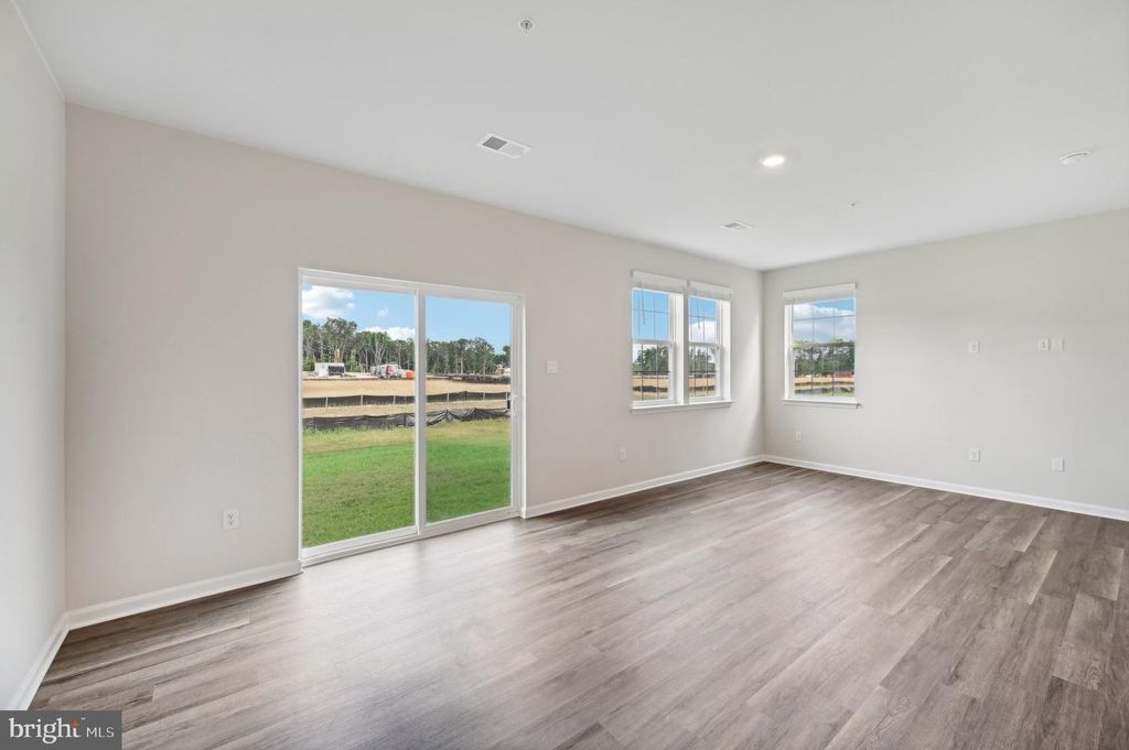 Image 7 of property listing at 729 MANAGRASS DR, Joppa, MD 21085