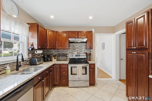 17 Carol Drive, Manchester, CT 06040