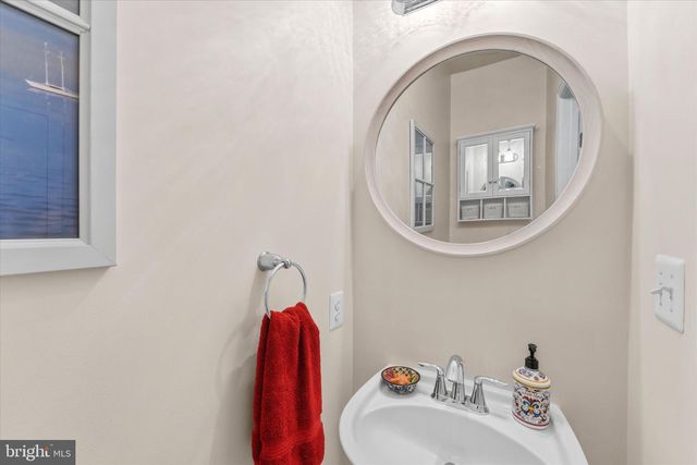 20494 CASABLANCA DR, Ashburn, VA 20147