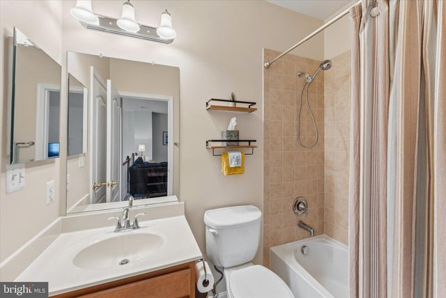 20494 CASABLANCA DR, Ashburn, VA 20147