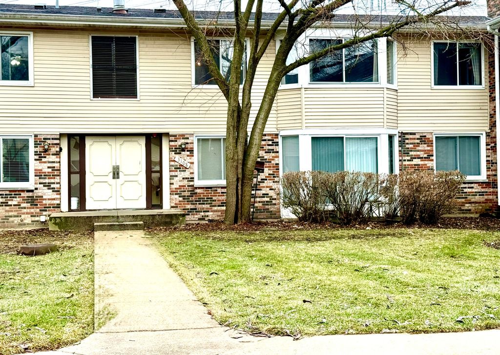 3108 Roberts Drive 6, Woodridge, IL 60517