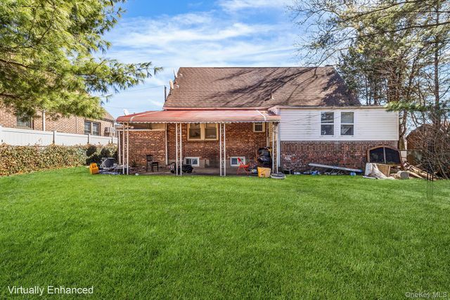 11 Henry Street, Valley Stream, NY 11580