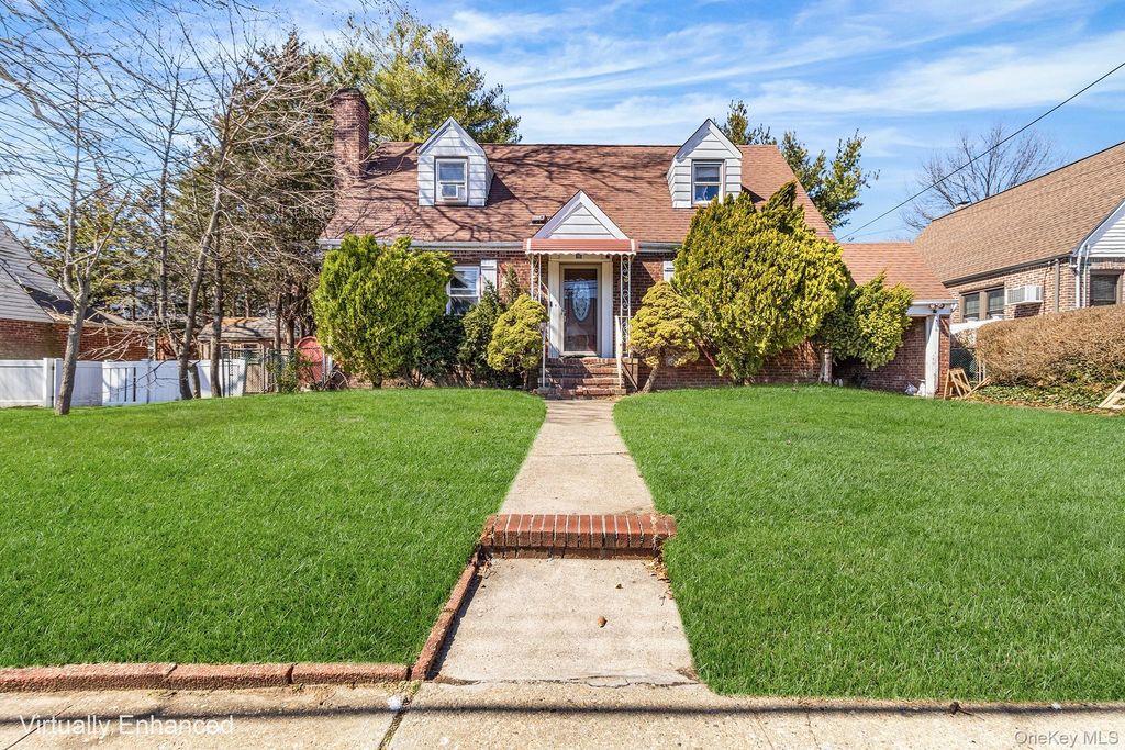 11 Henry Street, Valley Stream, NY 11580