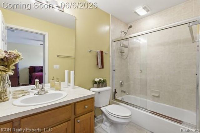 48879 Michaywe Drive, Macomb Township, MI 48044