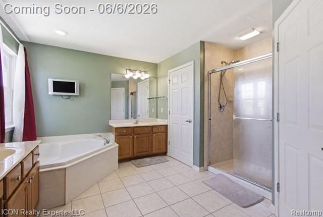 48879 Michaywe Drive, Macomb Township, MI 48044