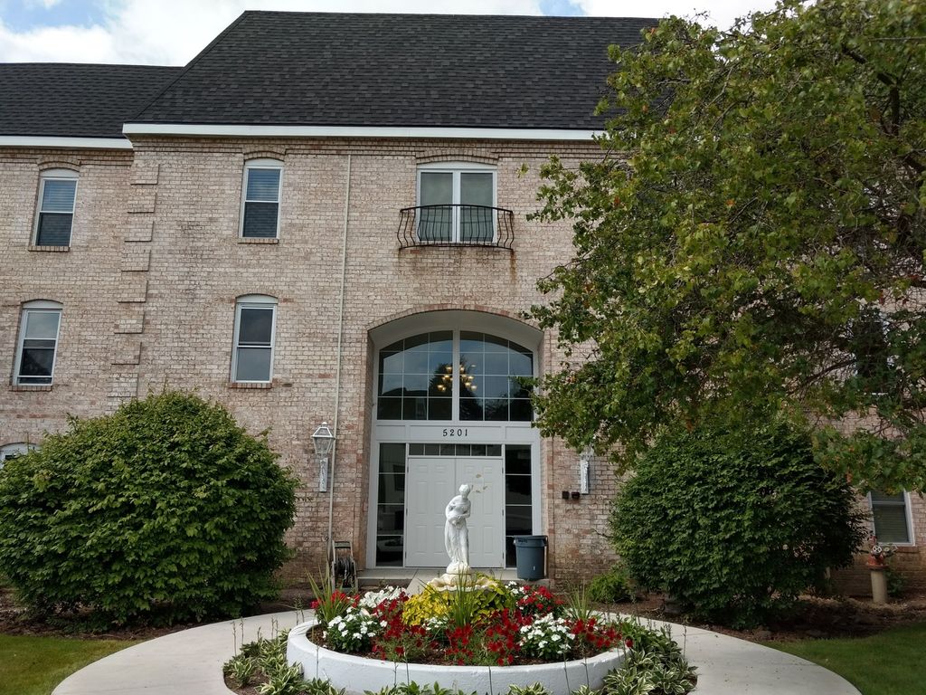 5201 Carriageway Drive 302C, Rolling Meadows, IL 60008