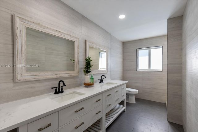 3010 NE 58th St, Fort Lauderdale, FL 33308