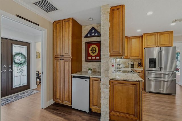 10099 LINDEN PLACE DRIVE, Seminole, FL 33776