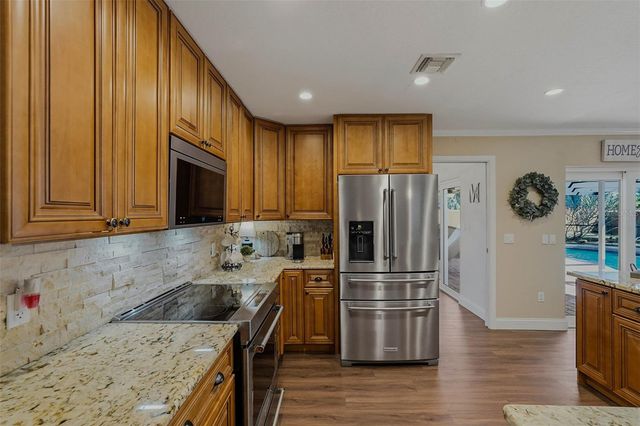 10099 LINDEN PLACE DRIVE, Seminole, FL 33776