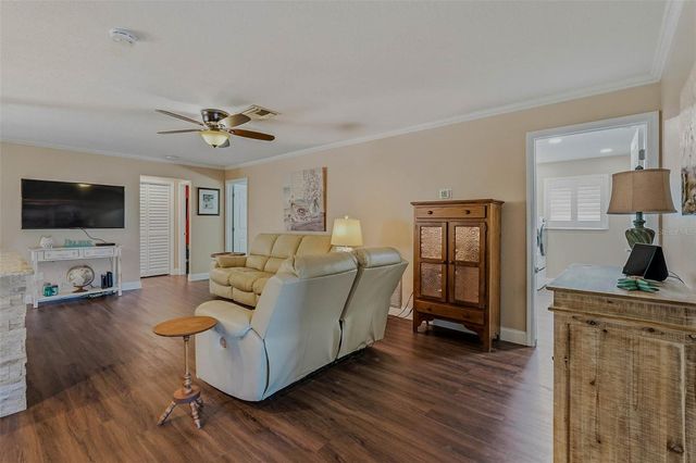 10099 LINDEN PLACE DRIVE, Seminole, FL 33776