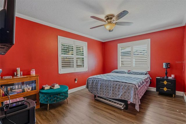 10099 LINDEN PLACE DRIVE, Seminole, FL 33776