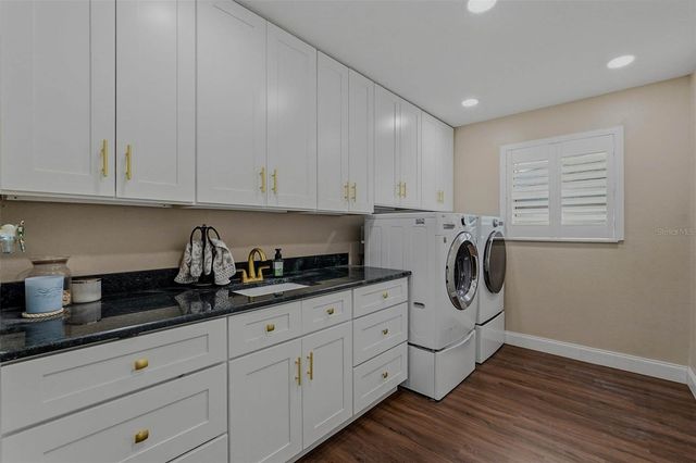 10099 LINDEN PLACE DRIVE, Seminole, FL 33776