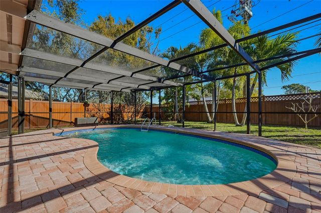 10099 LINDEN PLACE DRIVE, Seminole, FL 33776