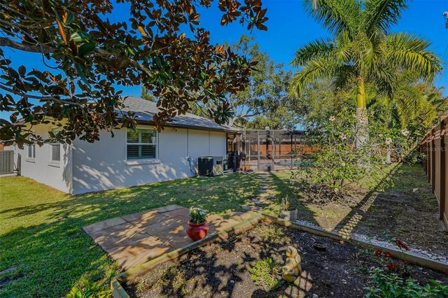 10099 LINDEN PLACE DRIVE, Seminole, FL 33776