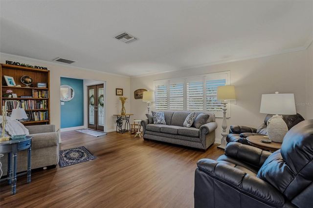 10099 LINDEN PLACE DRIVE, Seminole, FL 33776