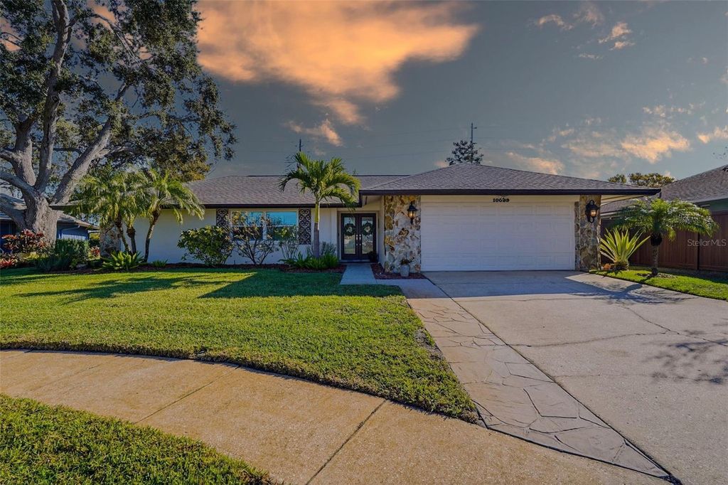 10099 LINDEN PLACE DRIVE, Seminole, FL 33776