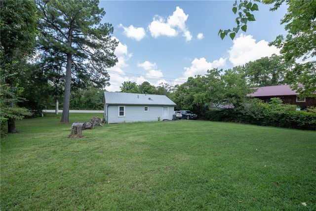 1722 N Gregg Avenue, Fayetteville, AR 72703