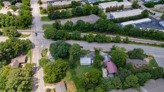 1722 N Gregg Avenue, Fayetteville, AR 72703