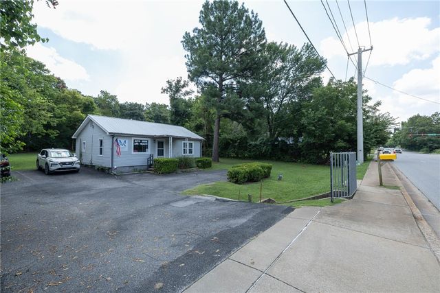 1722 N Gregg Avenue, Fayetteville, AR 72703