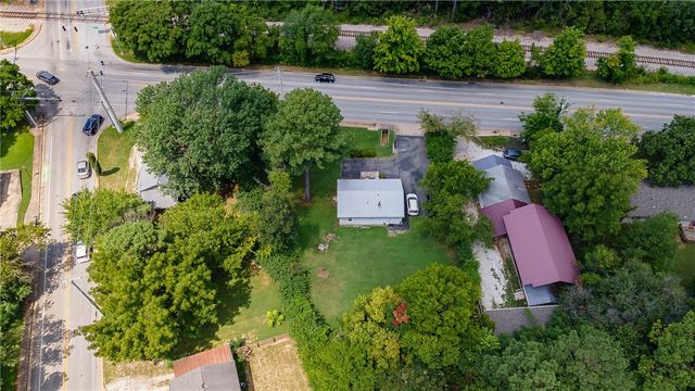 1722 N Gregg Avenue, Fayetteville, AR 72703