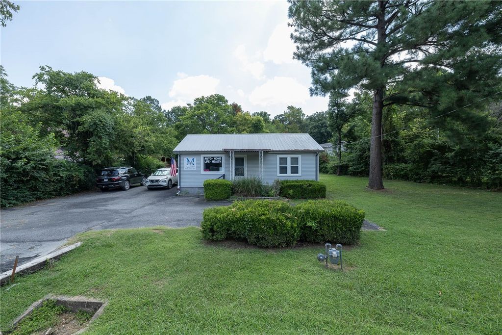 1722 N Gregg Avenue, Fayetteville, AR 72703