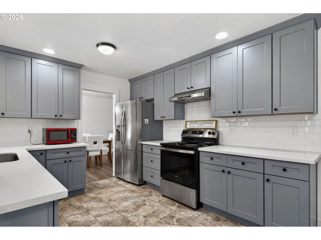 820 Ne 168TH Pl, Portland, OR 97230