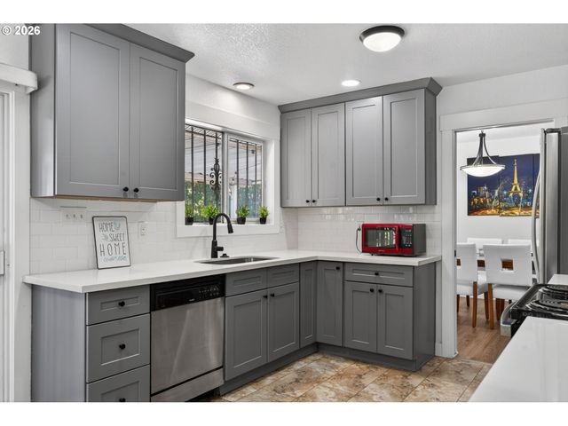 820 Ne 168TH Pl, Portland, OR 97230