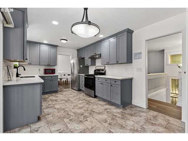 820 Ne 168TH Pl, Portland, OR 97230