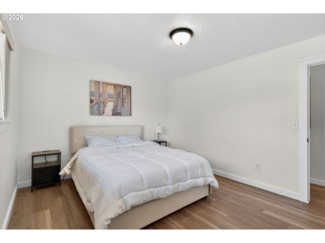 820 Ne 168TH Pl, Portland, OR 97230