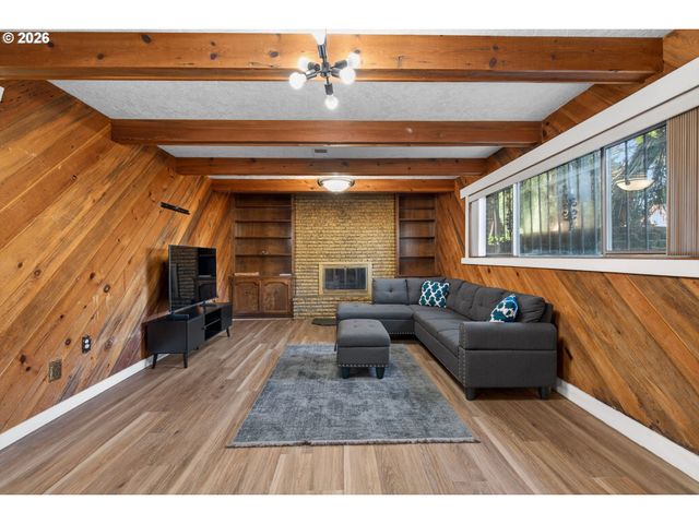 820 Ne 168TH Pl, Portland, OR 97230