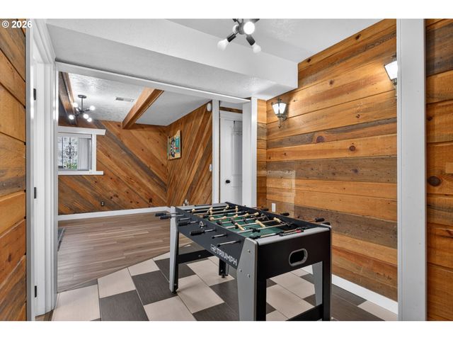 820 Ne 168TH Pl, Portland, OR 97230