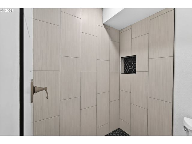 820 Ne 168TH Pl, Portland, OR 97230