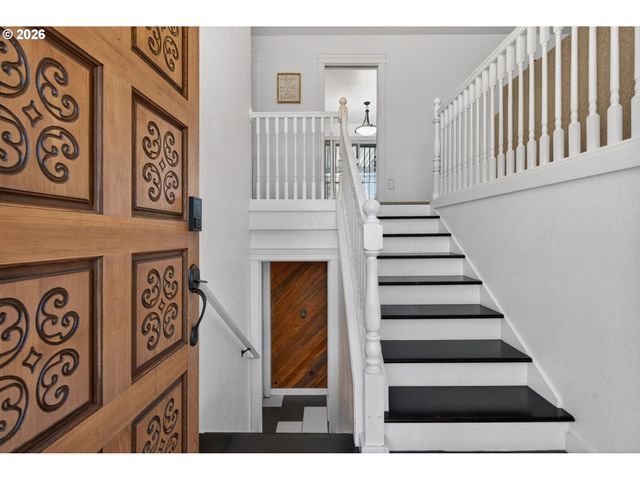 820 Ne 168TH Pl, Portland, OR 97230