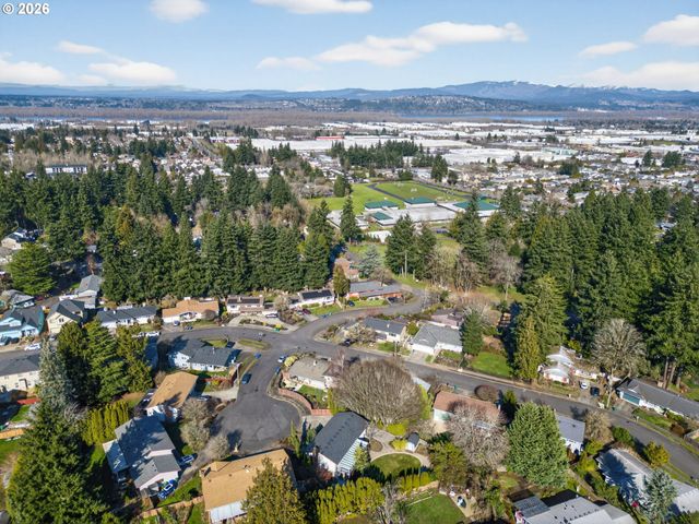 820 Ne 168TH Pl, Portland, OR 97230