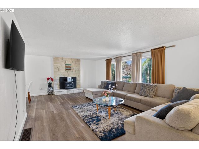 820 Ne 168TH Pl, Portland, OR 97230