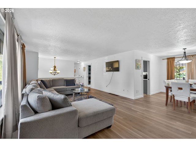 820 Ne 168TH Pl, Portland, OR 97230