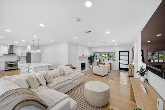 1866 VENETIAN POINT DRIVE, Clearwater, FL 33755