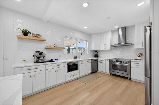 1866 VENETIAN POINT DRIVE, Clearwater, FL 33755