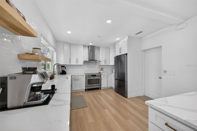 1866 VENETIAN POINT DRIVE, Clearwater, FL 33755