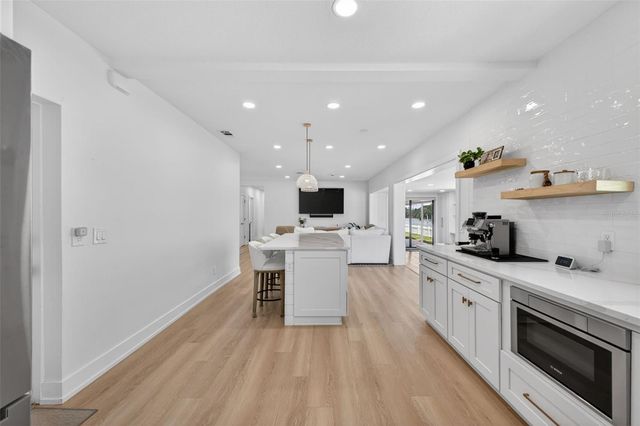 1866 VENETIAN POINT DRIVE, Clearwater, FL 33755