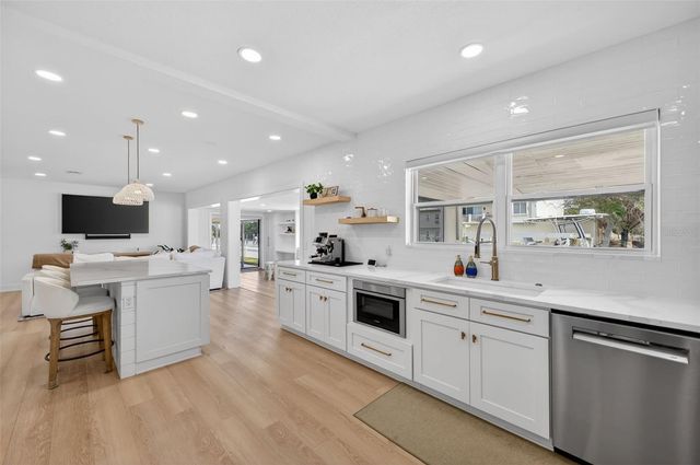 1866 VENETIAN POINT DRIVE, Clearwater, FL 33755